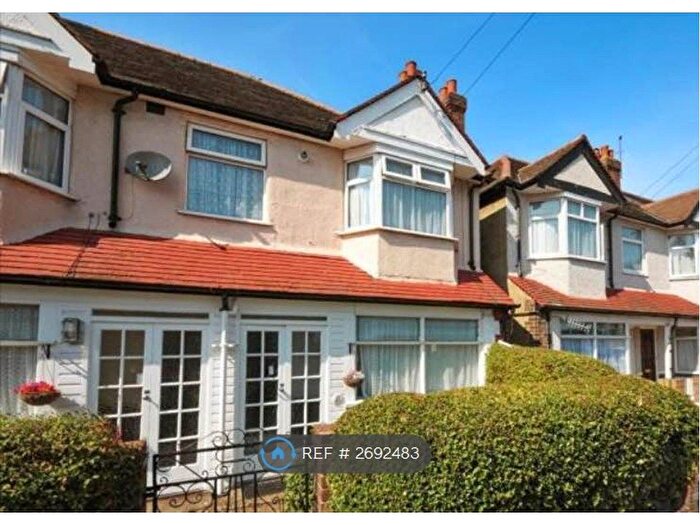 4 Bedroom Maisonette To Rent In Rialto Road, Mitcham, CR4