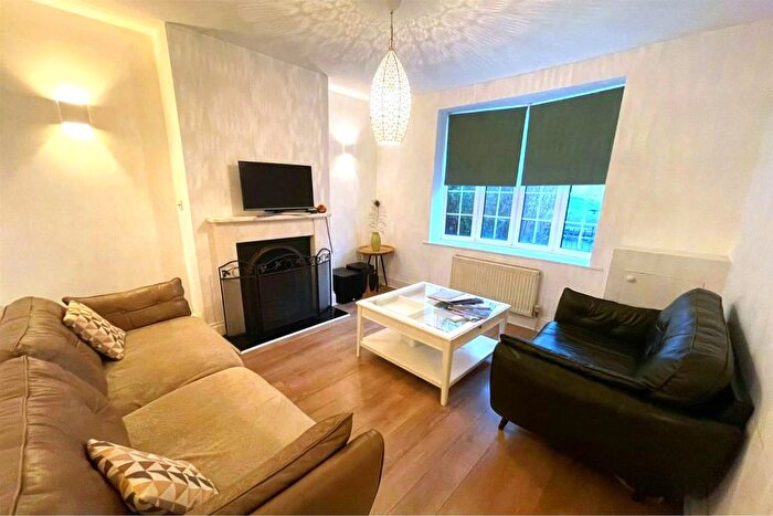 3 Bedroom Detached House To Rent In Wellington Road, Cowley, Uxbridge, UB8