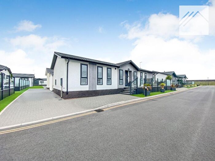 2 Bedroom Park Home For Sale In Coastal Drive, Canvey Island, SS8