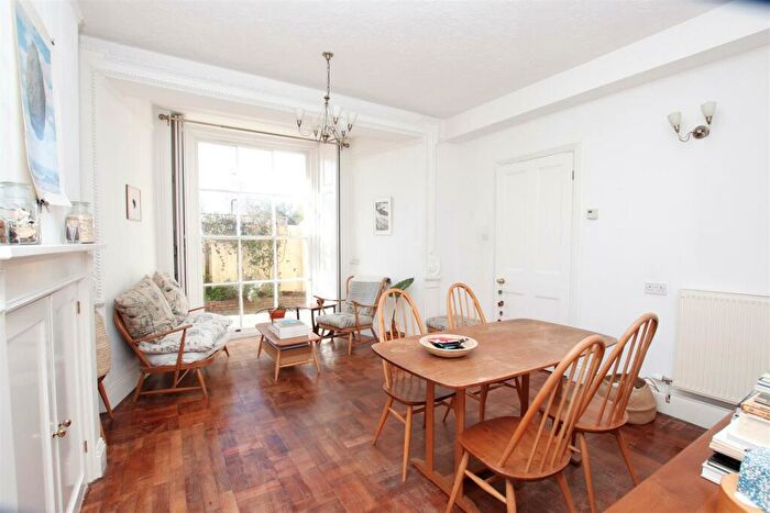 1 Bedroom Apartment For Sale In Leigh Road, Wimborne, BH21