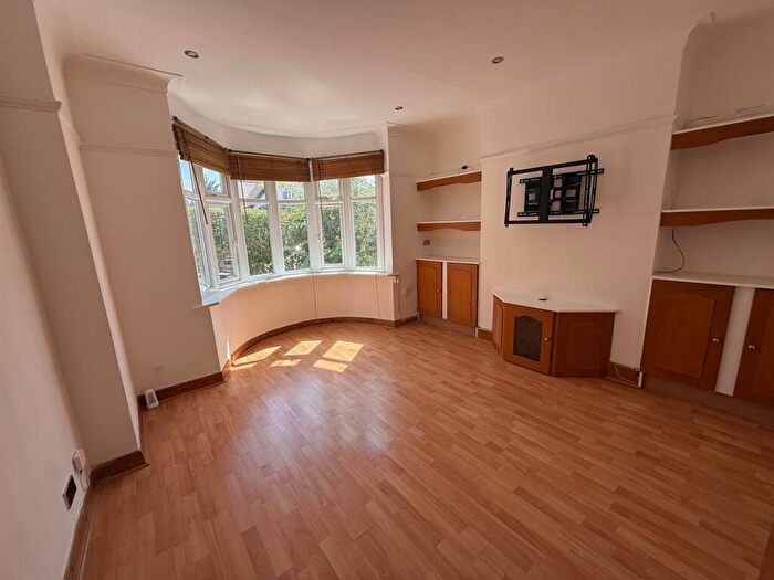 2 Bedroom Maisonette To Rent In Charterhouse Avenue, Wembley, HA0