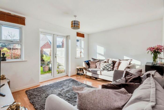 4 Bedroom Town House For Sale In Sandbourne Road, Swindon, Wiltshire, SN25