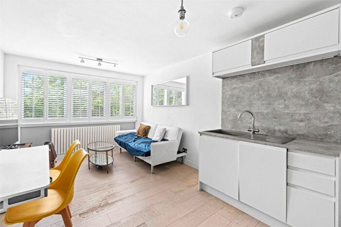 2 Bedroom Flat To Rent In Milton Court, Wellesley Road, Twickenham, TW2