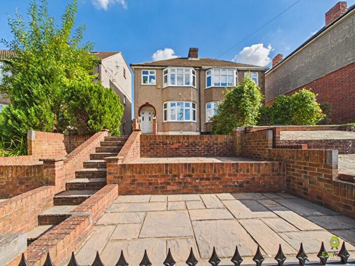 3 Bedroom Semi Detached House For Sale In Station Road Crayford, Crayford, Dartford, Kent, DA1