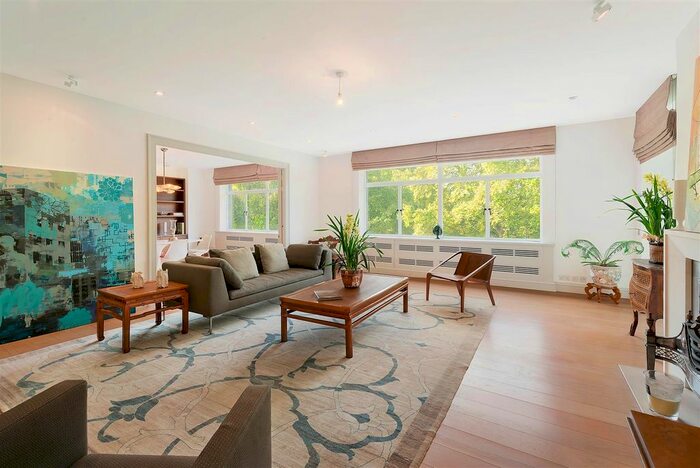 3 Bedroom Flat To Rent In St. James's Place, London, SW1A