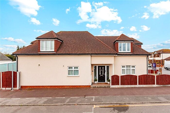 3 Bedroom Detached Bungalow For Sale In Cadiz Road, Dagenham, RM10