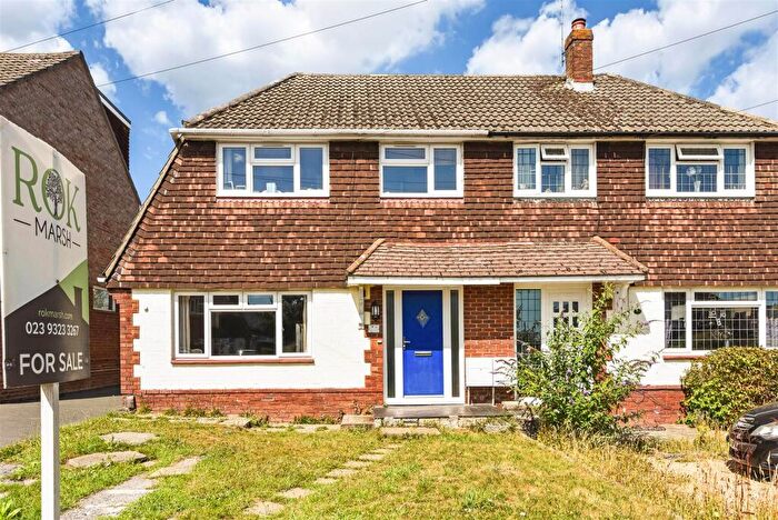 3 Bedroom Semi-Detached House For Sale In Willow Tree Avenue, Waterlooville, PO8