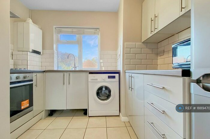 2 Bedroom Flat To Rent In Grove Park, London, SE12