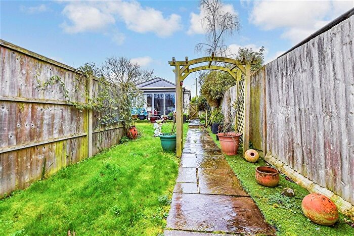 2 Bedroom Detached Bungalow For Sale In Orchard Field, Bethersden, Kent, TN26