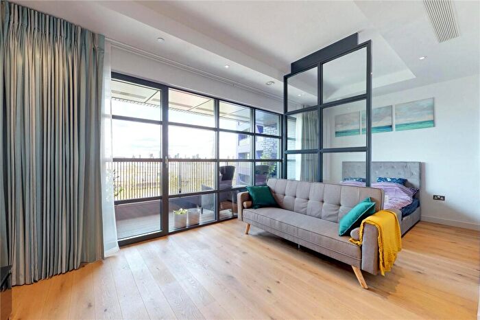 Apartment To Rent In Bridgewater House, Lookout Lane, London, E14