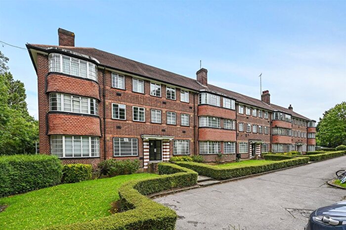 2 Bedroom Flat For Sale In Hill Court, Hanger Lane, W5
