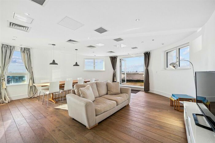 2 Bedroom Flat To Rent In St. Luke's Avenue, London, SW4