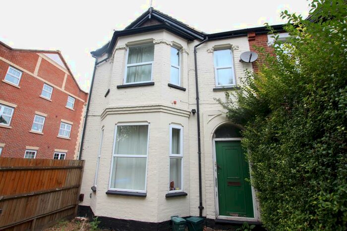 2 Bedroom Maisonette To Rent In Woking, GU21