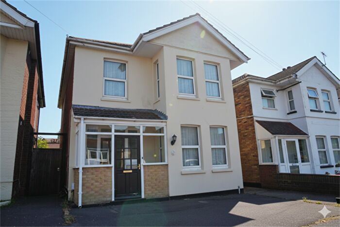 5 Bedroom House To Rent In Bedroom Detached House In Winton, BH9