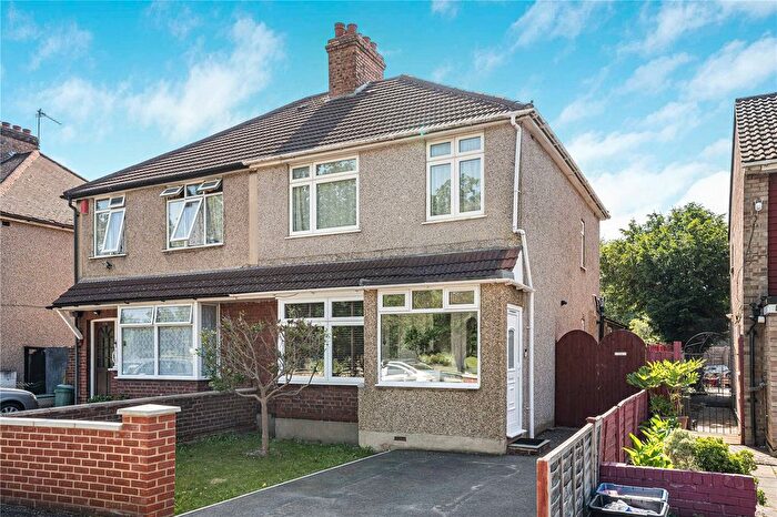3 Bedroom Semi-Detached House For Sale In Hanworth Road, Whitton, Hounslow, TW4