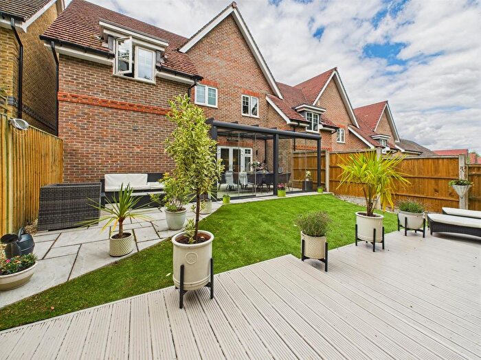 3 Bedroom Link Detached House For Sale In Rawlins Rise, Tilehurst, RG31