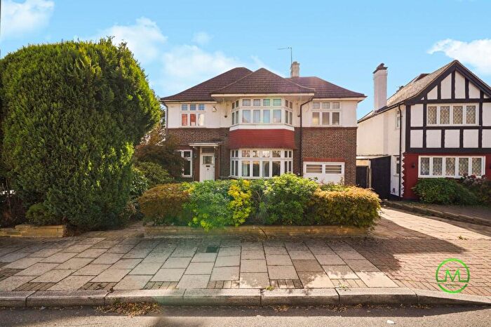 6 Bedroom Detached House For Sale In The Crossway, Wembley, HA9