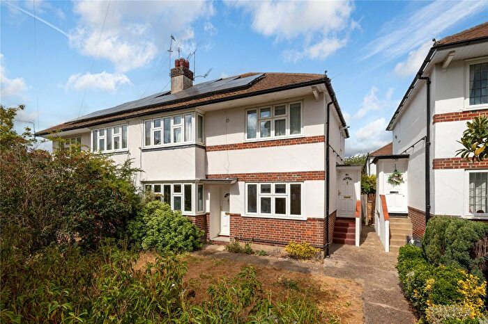 2 Bedroom Maisonette For Sale In Lancaster Gardens, Kingston Upon Thames, KT2