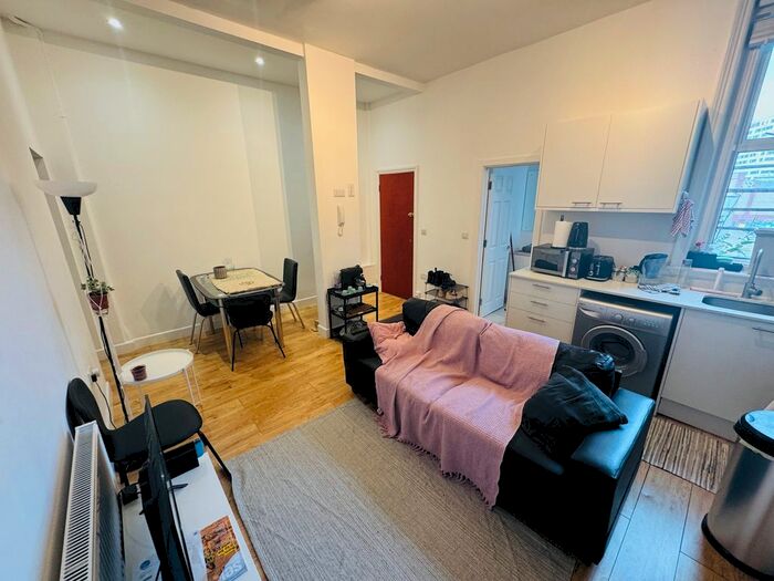 2 Bedroom Flat To Rent In Kingsland High Street, London, E8