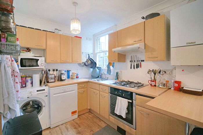1 Bedroom Flat For Sale In Folkestone Road, London, E17