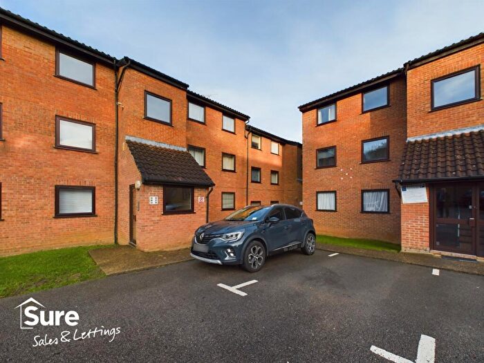 1 Bedroom Flat To Rent In Valley Green, Hemel Hempstead, Hertfordshire, HP2