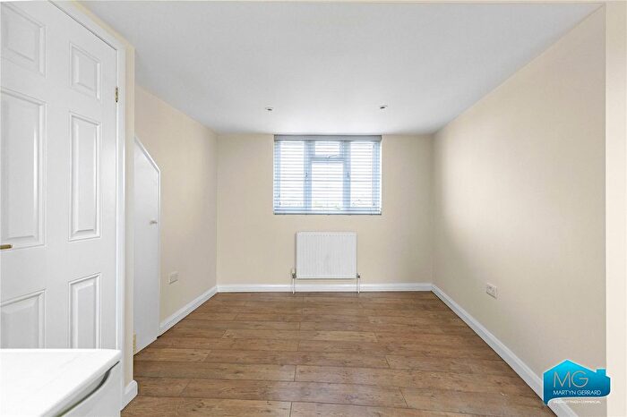 Studio To Rent In High Road, North Finchley, London, N12