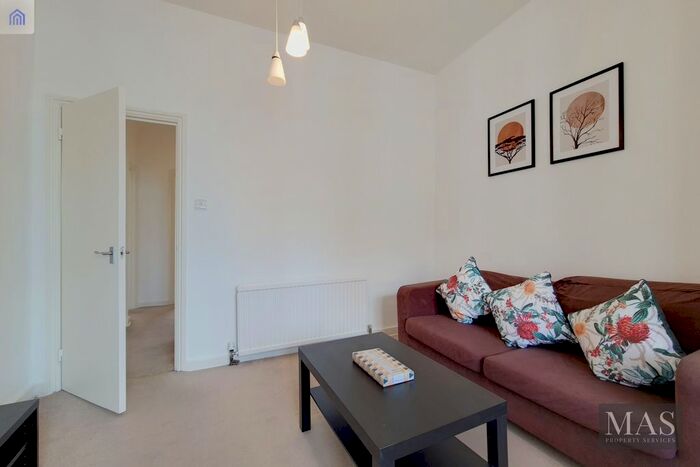2 Bedroom Flat To Rent In Gratton Road, London, W14