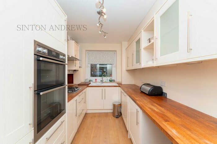 3 Bedroom Flat To Rent In Chiltern House, Hillcrest Road, London, W5