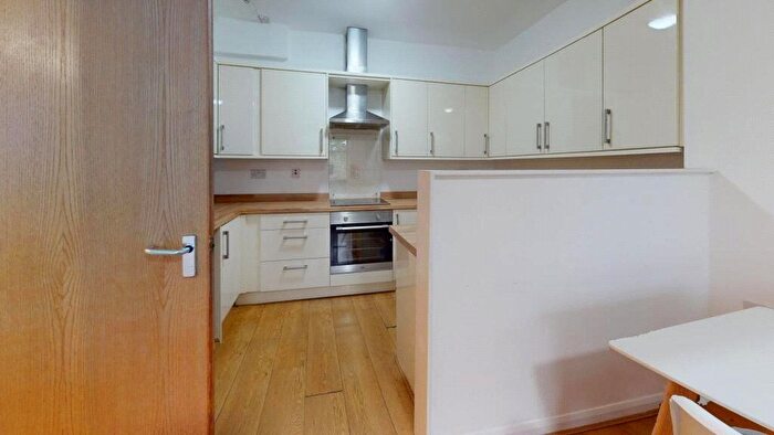 5 Bedroom Flat To Rent In Kingsford Street, London, NW5