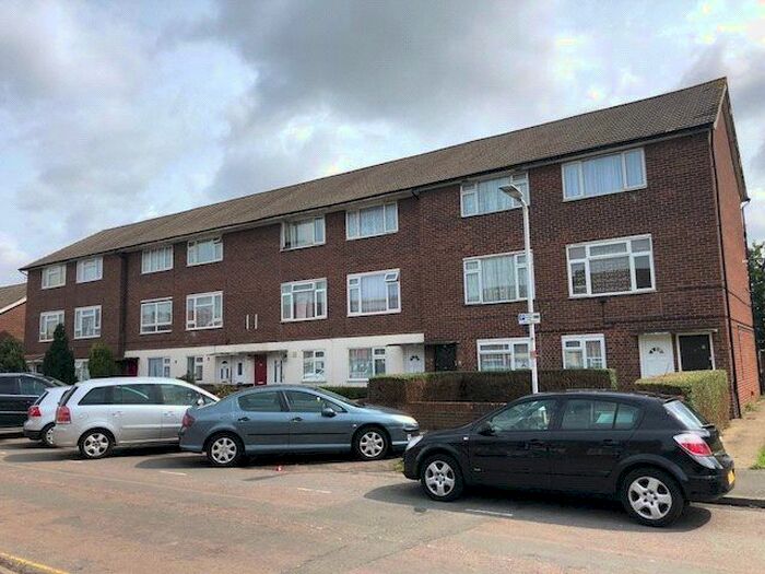 2 Bedroom Maisonette To Rent In Fairey Avenue, Hayes, Middlesex, UB3