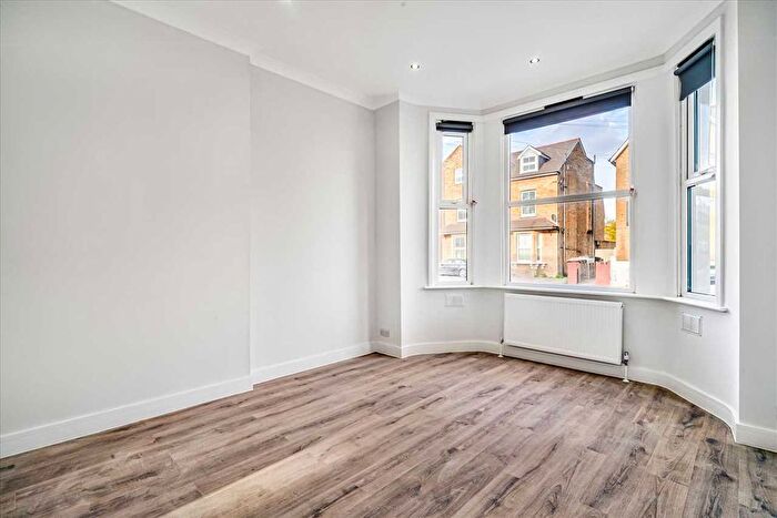 2 Bedroom Flat To Rent In Longley Road, London, SW17