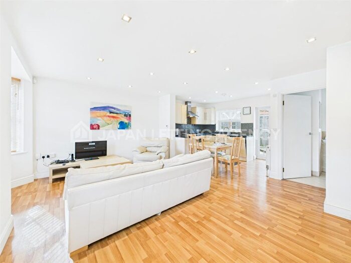 3 Bedroom Detached House To Rent In Noel Road, London, W3