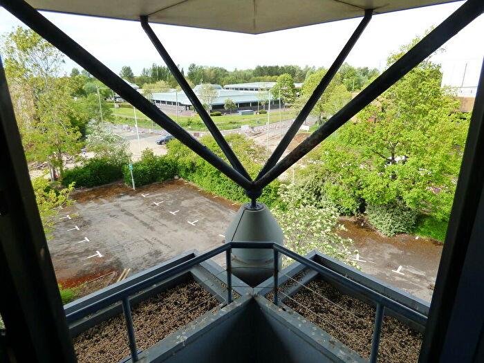 2 Bedroom Apartment To Rent In The Quadrant, SN5