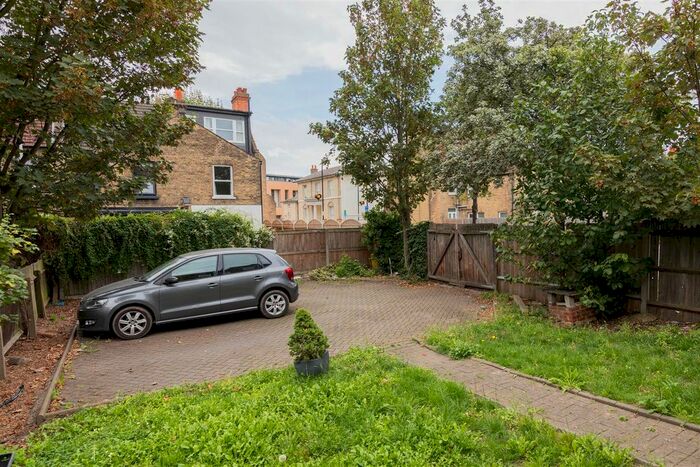 1 Bedroom Flat To Rent In Carisbrooke Road, Walthamstow, E17