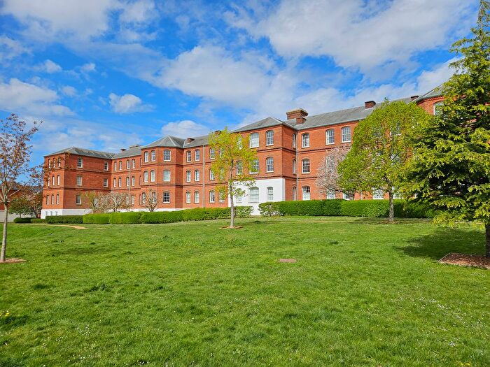 2 Bedroom Flat For Sale In Kingswood Place, Knowle, PO17