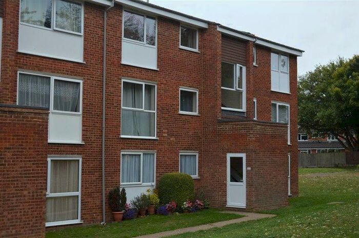 2 Bedroom Flat To Rent In Roydon Court, Hemel Hempstead, HP2