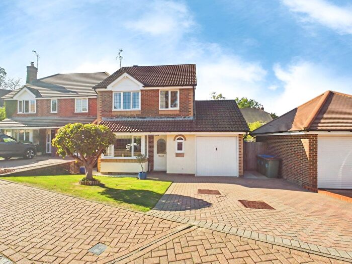 3 Bedroom Detached House For Sale In Lanyon Close, Horsham, RH12