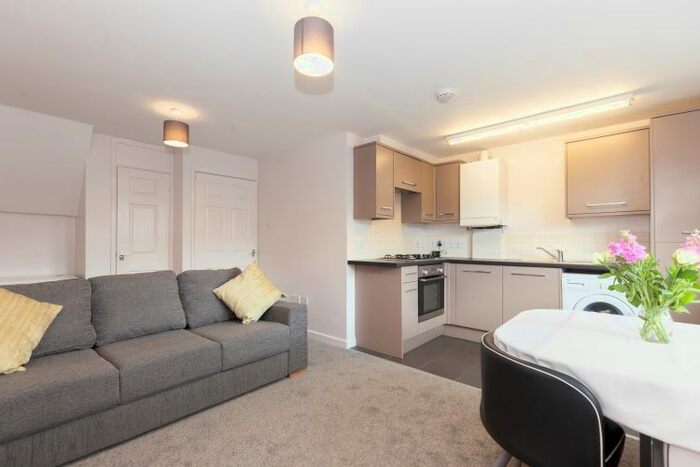 1 Bedroom Flat To Rent In Hollow Way, Cowley, Oxford, OX4