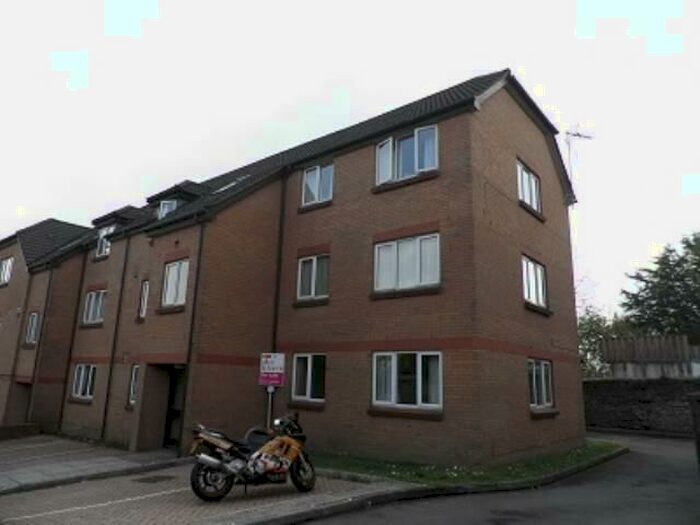 1 Bedroom Flat To Rent In Malthouse Court, Frome, Somerset, BA11