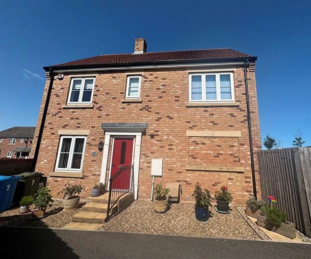 4 Bedroom Semi-Detached House For Sale In Claygate Way, Eastfield, Scarborough, YO11