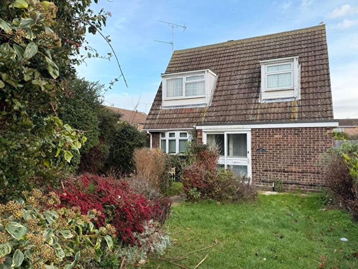 3 Bedroom Detached House For Sale In Woodfield Close, Walton On The Naze, CO14