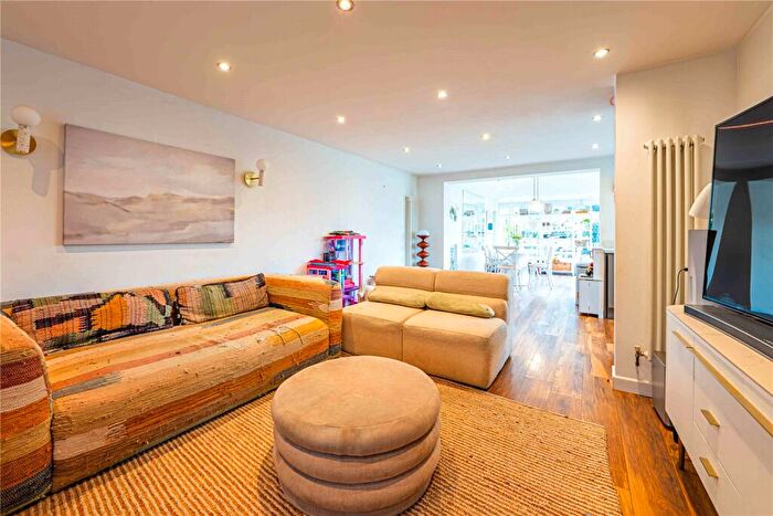 3 Bedroom Terraced House For Sale In Spring Lane, Warners End, Hemel Hempstead, Hertfordshire, HP1