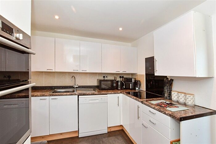 2 Bedroom Semi-detached Bungalow For Sale In Wayside Avenue, Tenterden, Kent, TN30