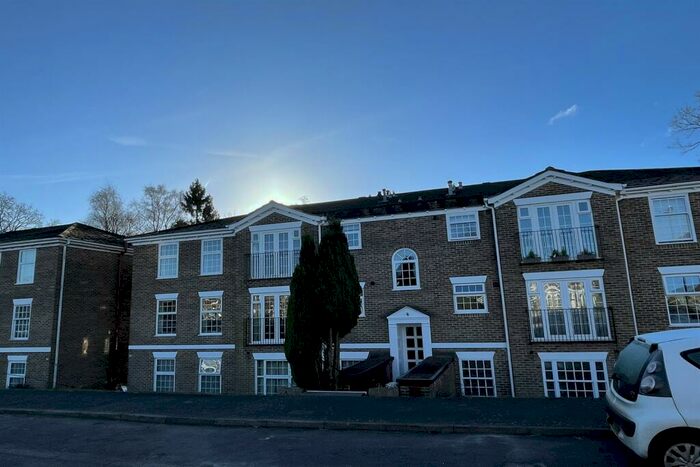 2 Bedroom Flat To Rent In Heathfield Green, Midhurst, GU29