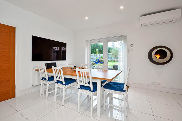 5 Bedroom Detached House For Sale In Cowplain, Hampshire, PO8