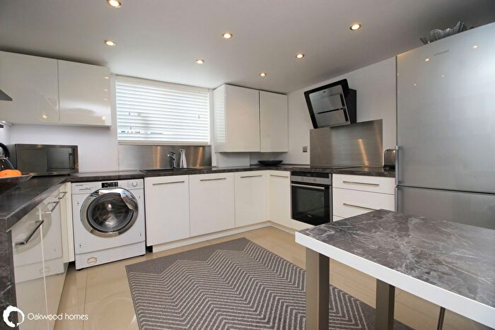 2 Bedroom Flat For Sale In Grange Road, Ramsgate, Kent, CT11