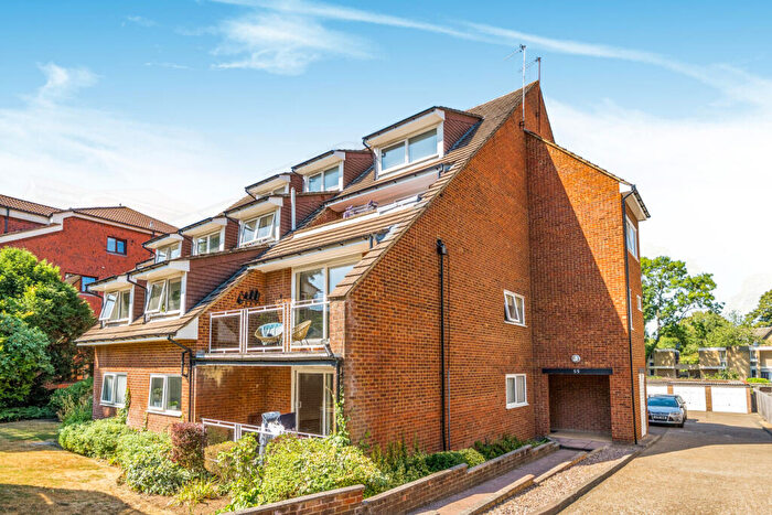 2 Bedroom Flat For Sale In Albemarle Road, Beckenham, BR3