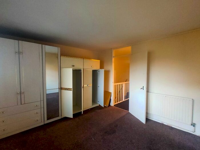 2 Bedroom Maisonette To Rent In Flat, Isis House, Snells Park, London N18