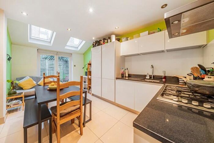 2 Bedroom Apartment To Rent In Broxash Road Battersea, SW11