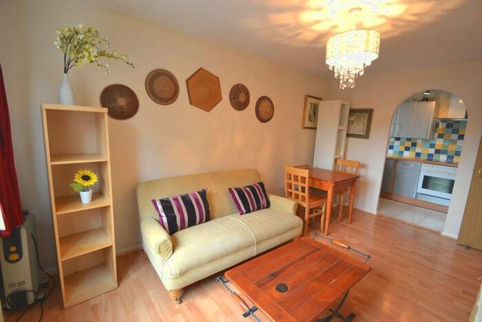 1 Bedroom Flat To Rent In South Ealing Road, London, W5